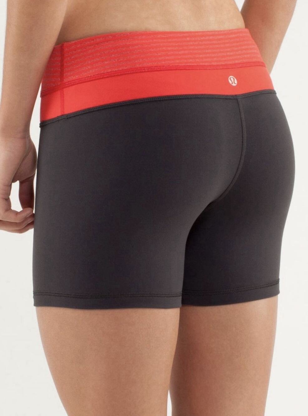 Lululemon Reverse Groove Short Regular Sz 4 Deep Love Red